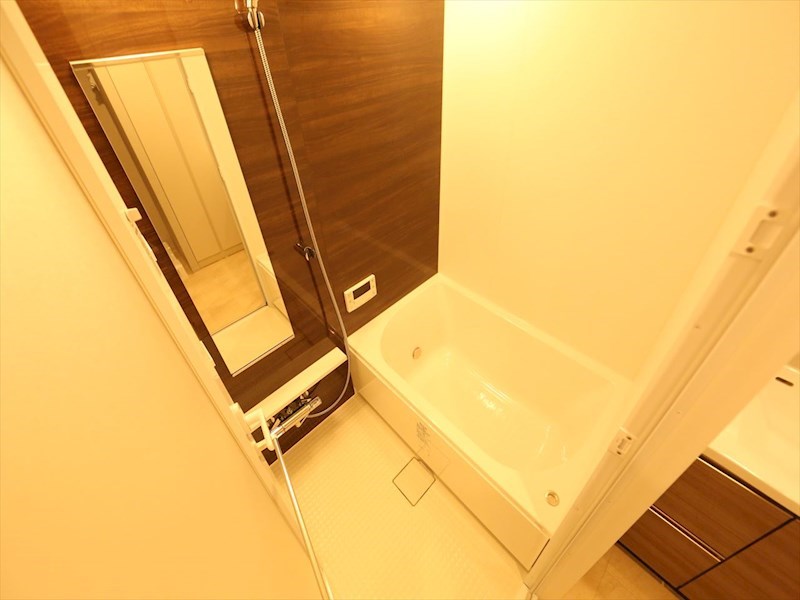 バス・シャワールーム　浴室暖房乾燥機付　追い焚き・オートバス機能付お風呂