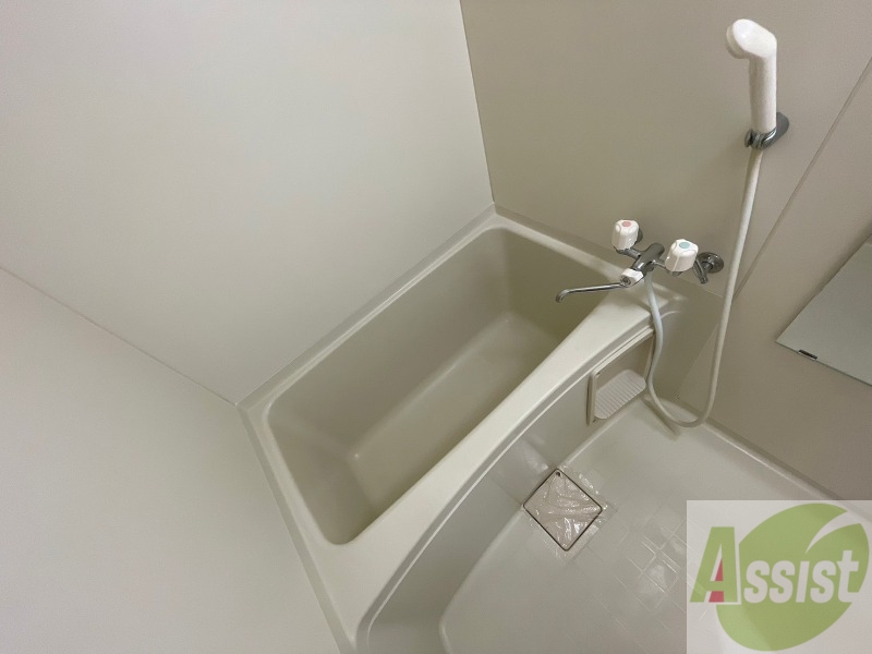 バス・シャワールーム　お風呂になります。一日の疲れを癒してくださいね。