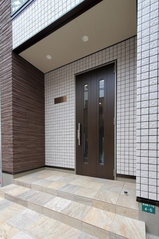 エントランス　清潔なエントランスです