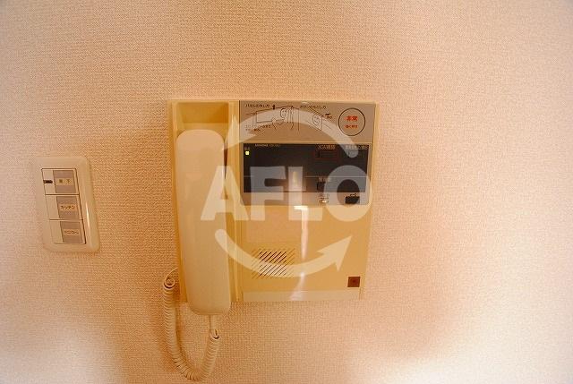 セキュリティ　リーガル西長堀　モニター付きインターフォン