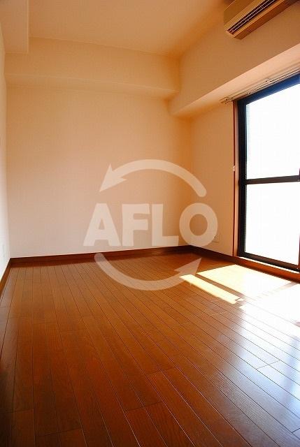 居室・リビング　リーガル西長堀　開放的な室内