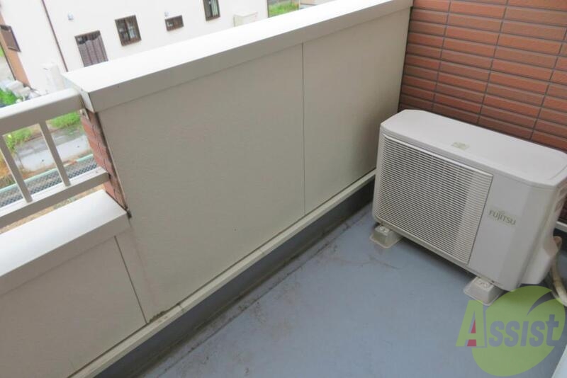 バルコニー　しっかりバルコニーが付いているので晴れの日は助かりますね