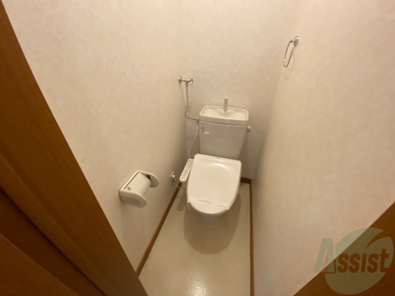 トイレ　シャワートイレになっているので快適です！