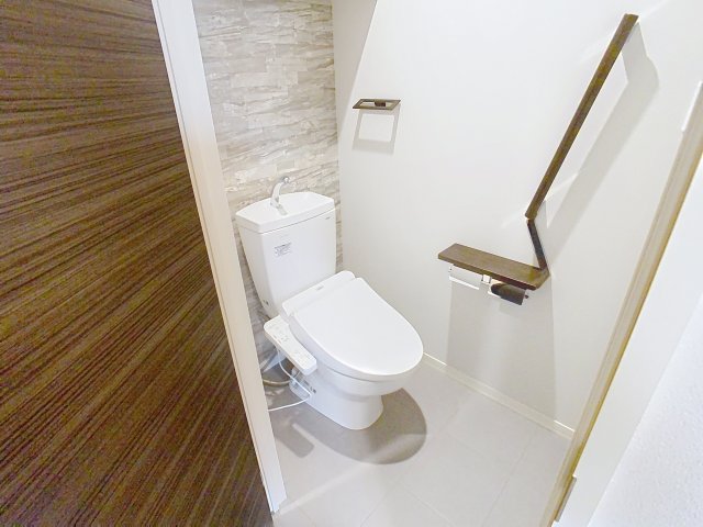 トイレ　※同建物の別のお部屋の写真です