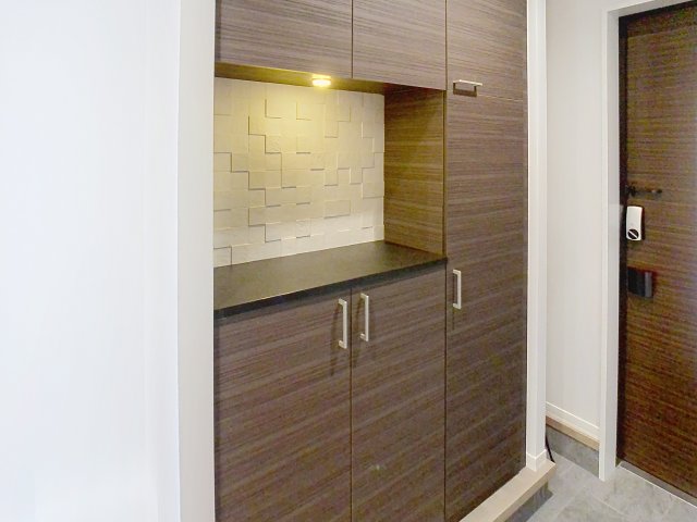 玄関　※同建物の別のお部屋の写真です