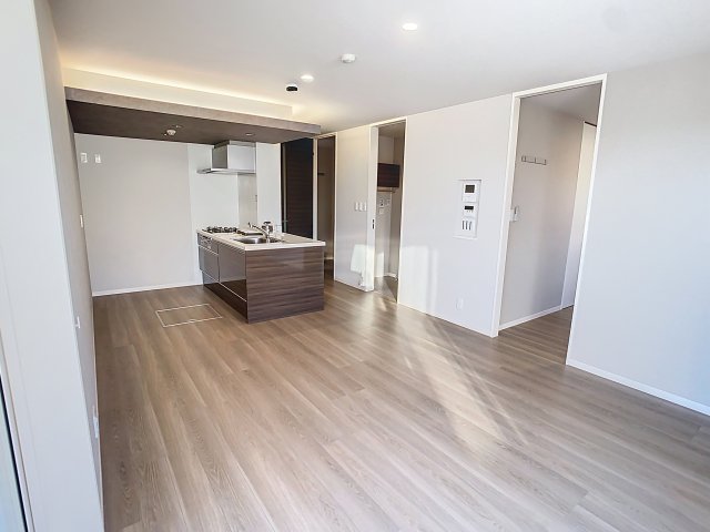 居室・リビング　※同建物の別のお部屋の写真です