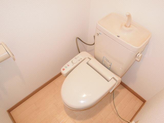 トイレ　他号室の写真になります。