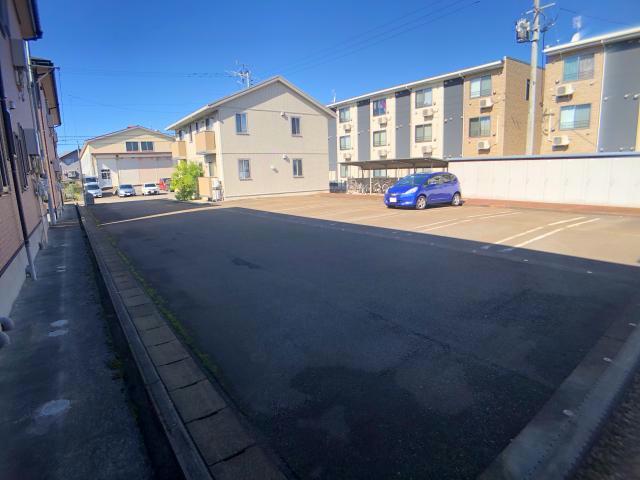 駐車場　駐車場