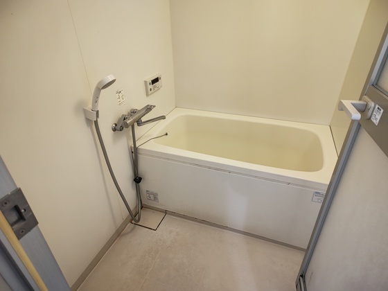 バス・シャワールーム　※別部屋の写真です