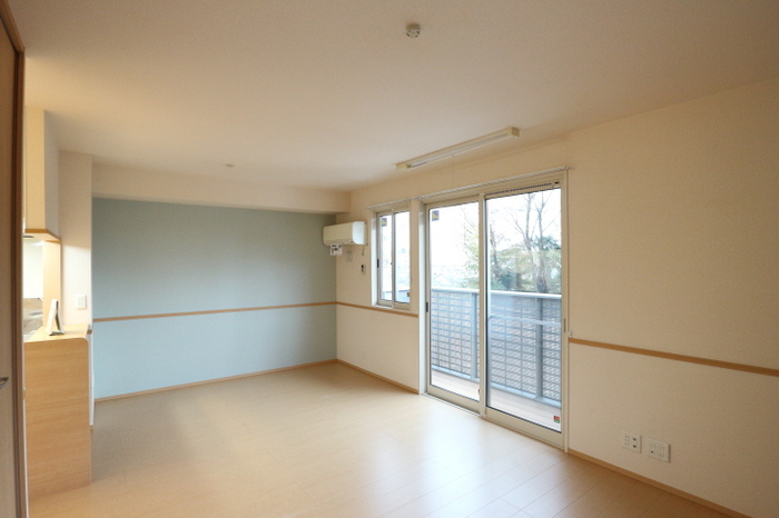 居室・リビング　こちらの居間で趣味の時間をお楽しみください