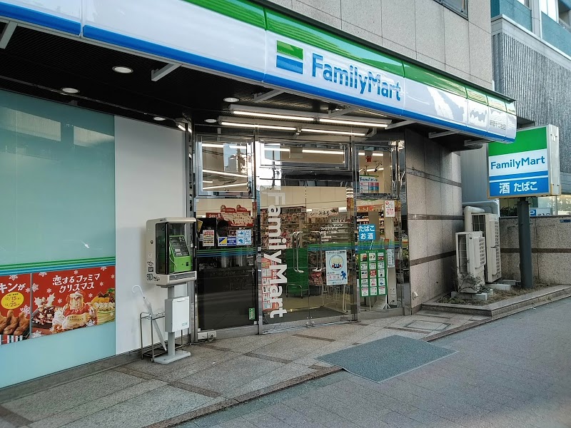 コンビニ　ファミリーマート新宿十二社店（コンビニ）まで228m