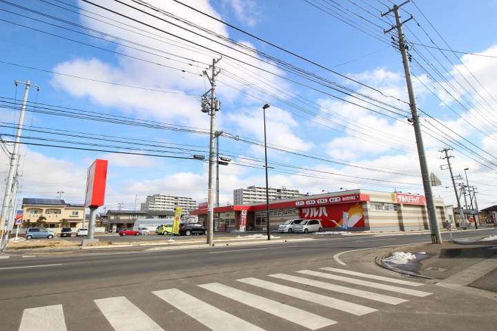 ドラックストア　ツルハドラッグ　仙台荒井東店（ドラッグストア）まで77m