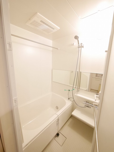 バス・シャワールーム　追い焚き、浴室乾燥機完備