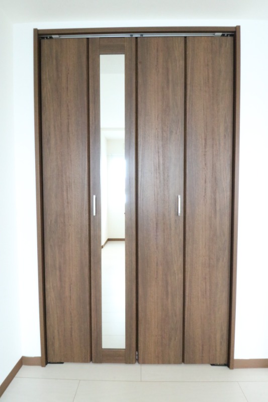 収納　鏡付きクローゼット♪