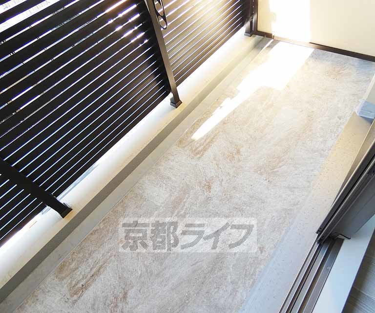 バルコニー　ベランダの床もお洒落です。