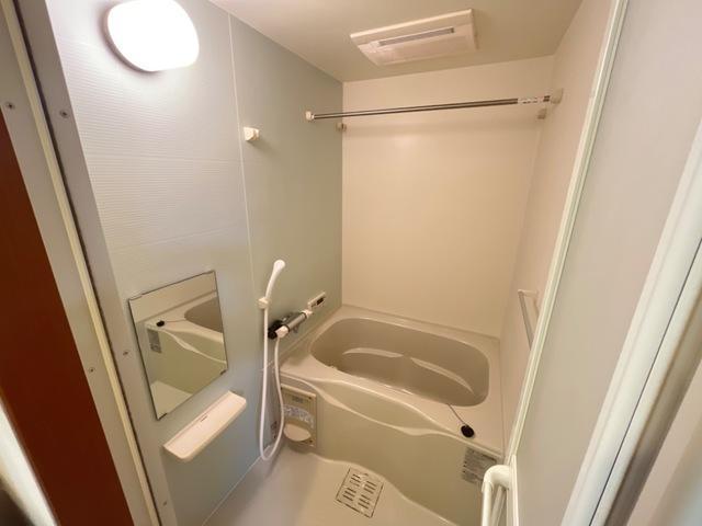 バス・シャワールーム　浴室乾燥機・追い炊き給湯付きバスルーム