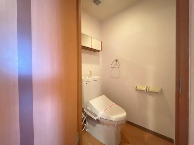 トイレ　温水洗浄便座