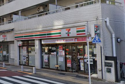 コンビニ　セブンイレブン 日暮里駅北店（コンビニ）まで647m