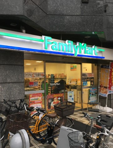 コンビニ　ファミリーマート早稲田駅前店（コンビニ）まで344m