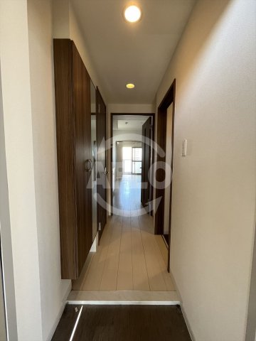 玄関　Pine Rich（パインリッチ）　廊下