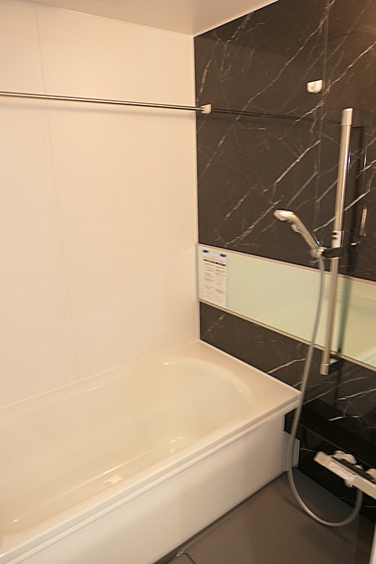 バス・シャワールーム　追い焚き・浴室乾燥機能付きのバスルーム！