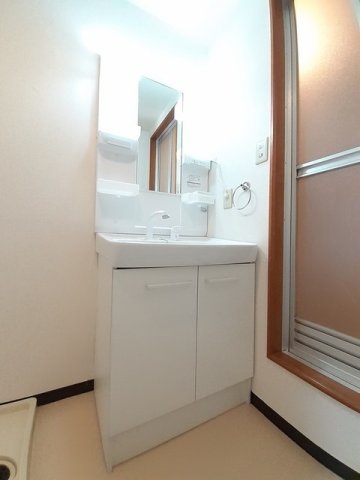 洗面設備　コンパクトで使いやすい洗面所