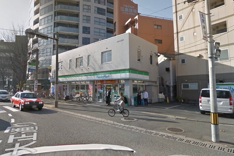 コンビニ　ファミリーマート警固二丁目店（コンビニ）まで55m