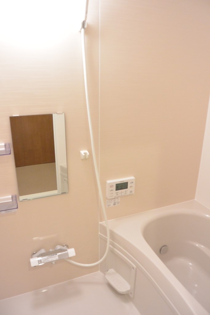バス・シャワールーム　追い焚き、オートバス機能付き！