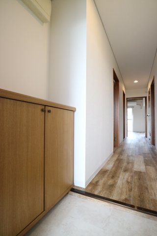 玄関　備え付けのシューズボックス付き