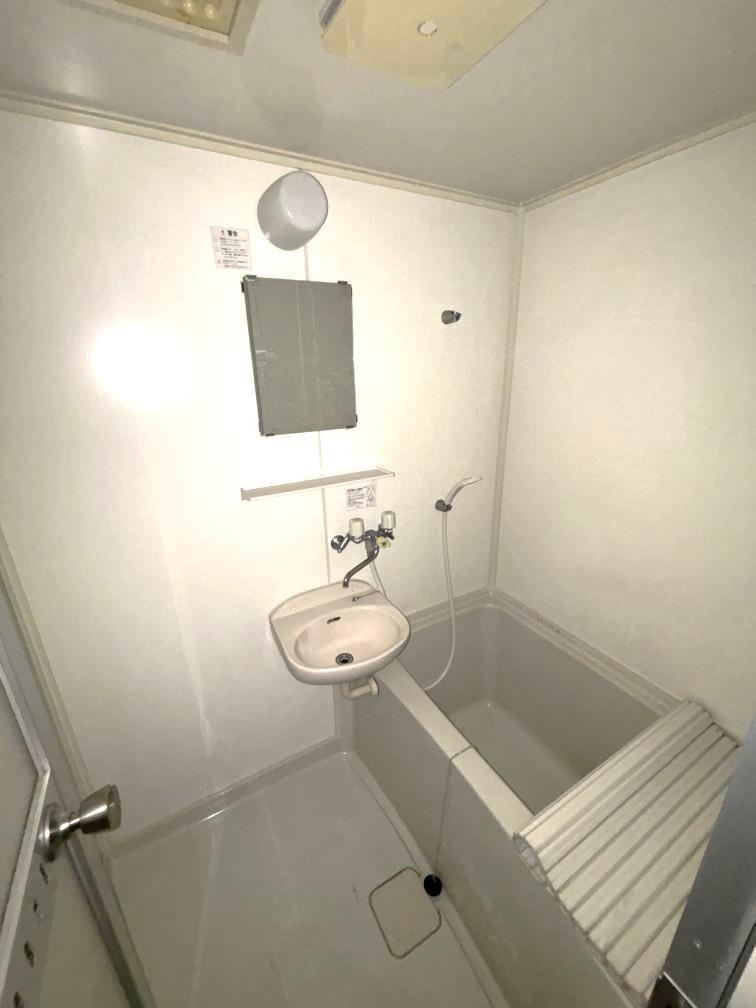 バス・シャワールーム　洗面がついてます。