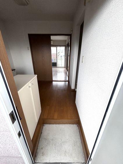 玄関　下駄箱あります。