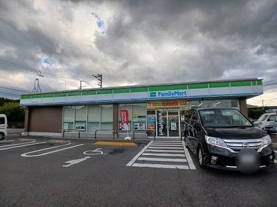 コンビニ　ファミリーマート前田東店さん（コンビニ）まで2100m