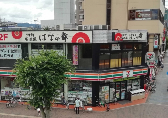 コンビニ　セブンイレブン河辺駅北口店（コンビニ）まで210m