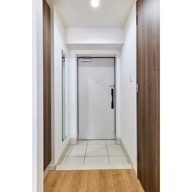 玄関　※別部屋参考写真