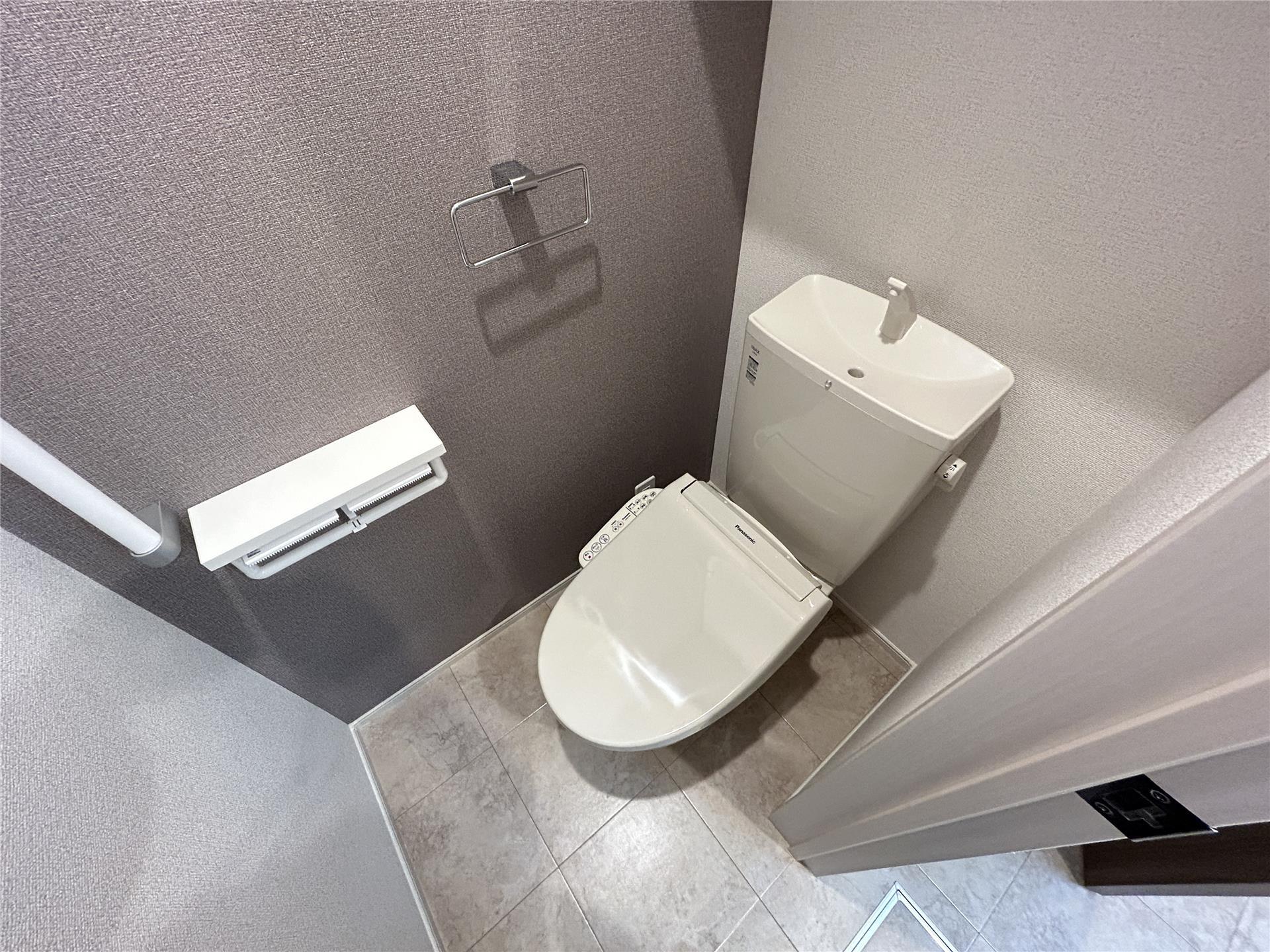 トイレ　温水洗浄暖房便座付トイレ