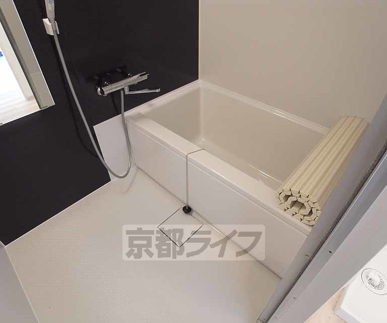 バス・シャワールーム　バスルームです