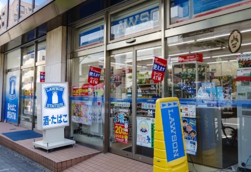 コンビニ　ローソン 箱崎湊橋店（コンビニ）まで69m