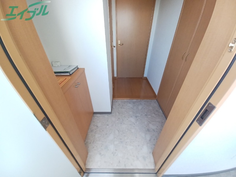 玄関　同型参考写真です