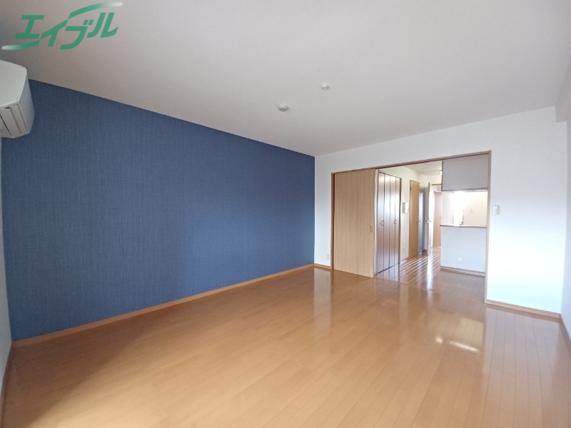 居室・リビング　同型参考写真です