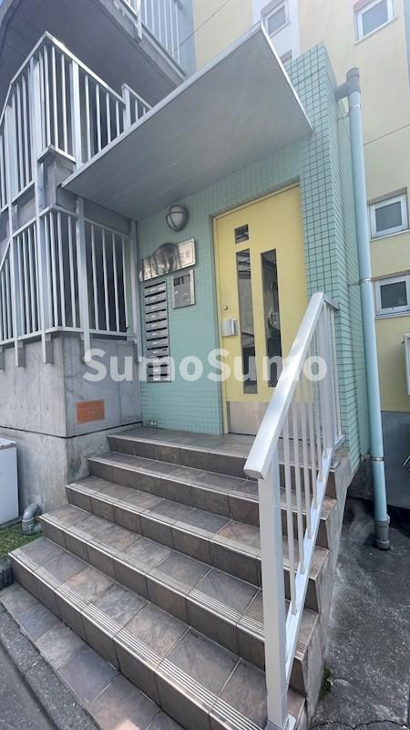 エントランス　落ち着いたエントランスです