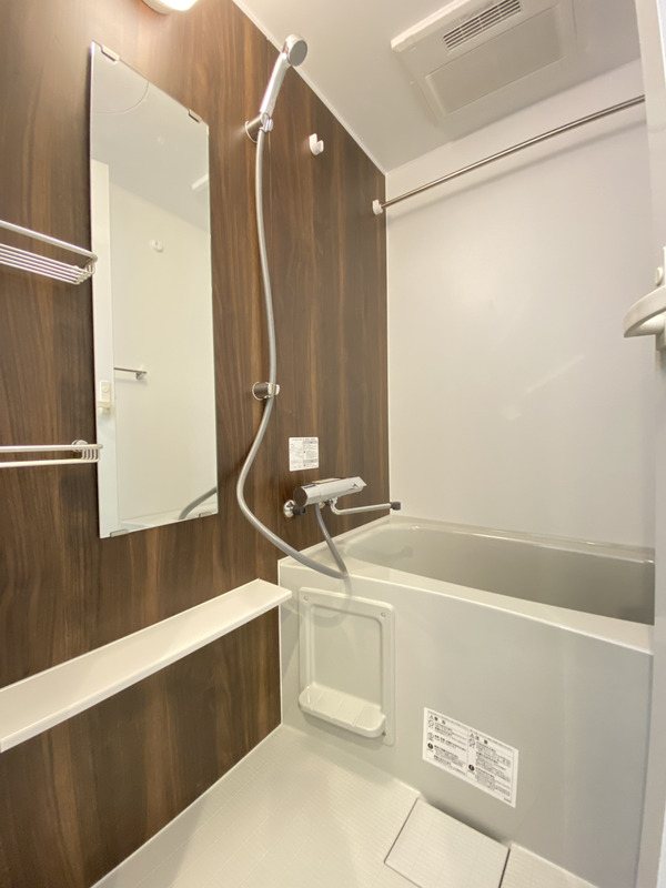 バス・シャワールーム　浴室乾燥機付き♪