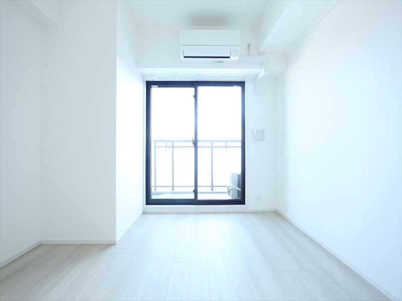 バルコニー　洋室7.4帖　エアコン完備　バルコニー