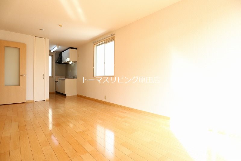 居室・リビング　203号室写真