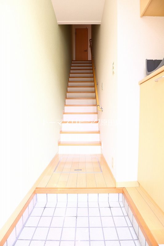 玄関　203号室写真