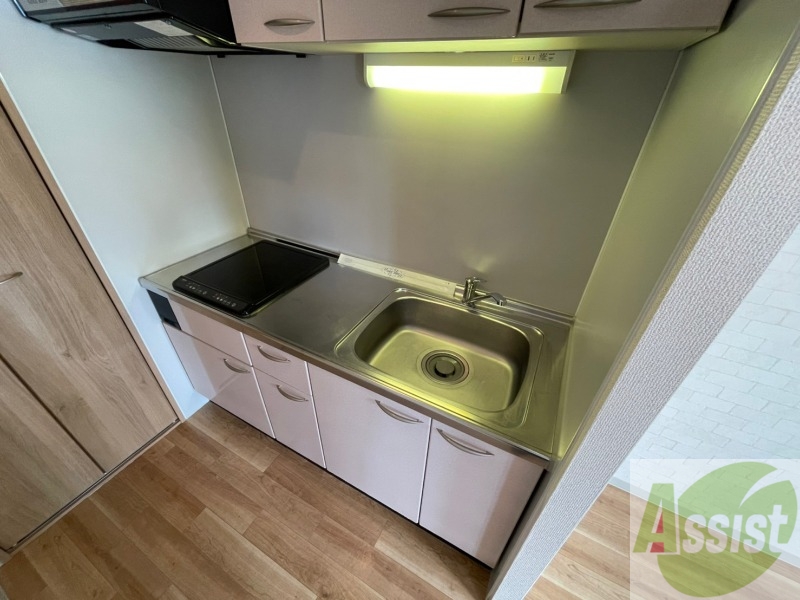 キッチン　ＩＨクッキングヒーターです！お手入れも楽々ですね。