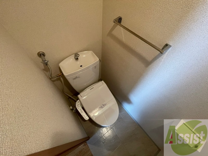 トイレ　シャワートイレになっているので快適です！