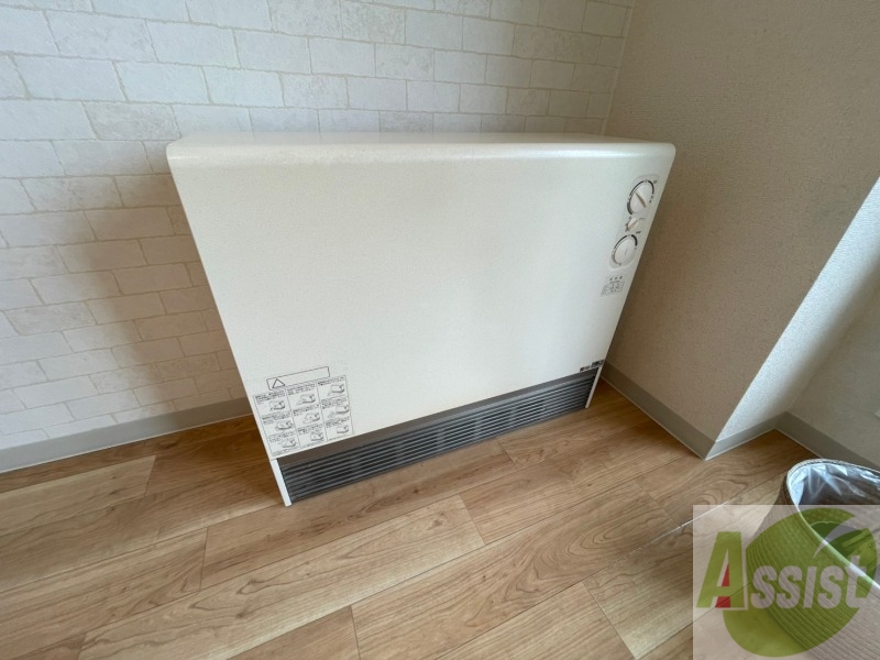 その他設備　電気暖房です。冬場の寒い日でも安心ですね～