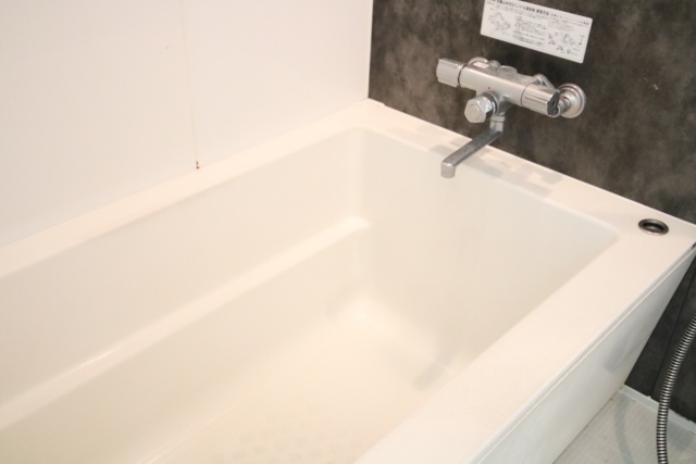 バス・シャワールーム　※別部屋の参考写真のため、現状優先です。