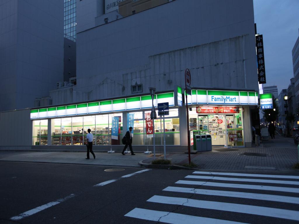 コンビニ　ファミリーマート栄長者町通店 (コンビニ)（コンビニ）まで45m