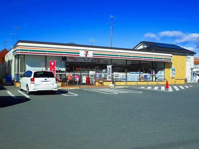 コンビニ　セブンイレブン（コンビニ）まで700m